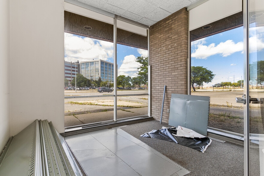 More Photos Of 20800 Greenfield Rd, Oak Park Medical For Sale
