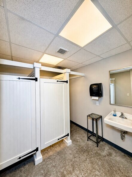 More Photos Of 210 Brooklea Dr, Fayetteville Freestanding For Sale