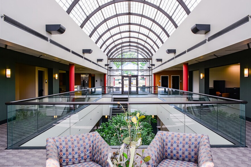 More Photos Of 3451 Hammond Ave, Waterloo Telecom Hotel Data Hosting For Lease