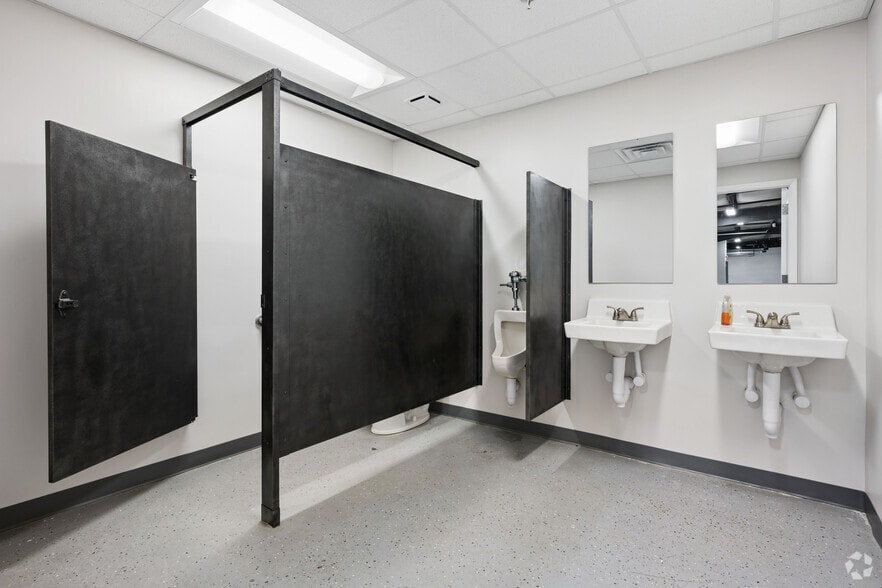 More Photos Of 114 S State St, Haw River Manufacturing For Sale