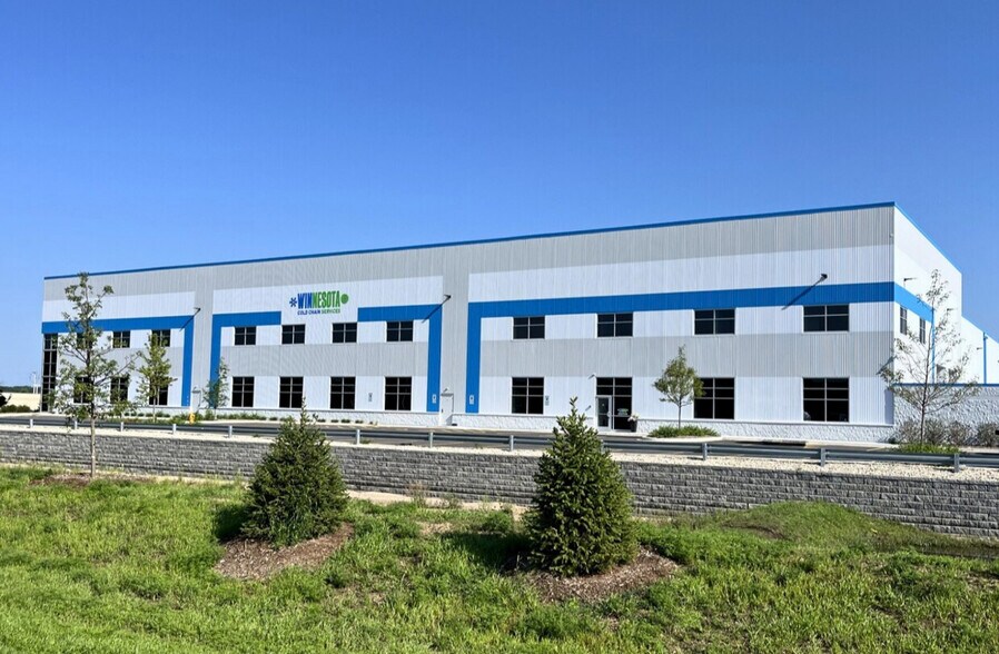 More Photos Of 943 Blue Ribbon Cir N, Oconomowoc Refrigeration Cold Storage For Lease