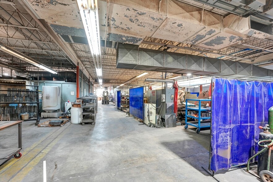 More Photos Of 1904 W Emory Rd, Powell Light Manufacturing For Sale