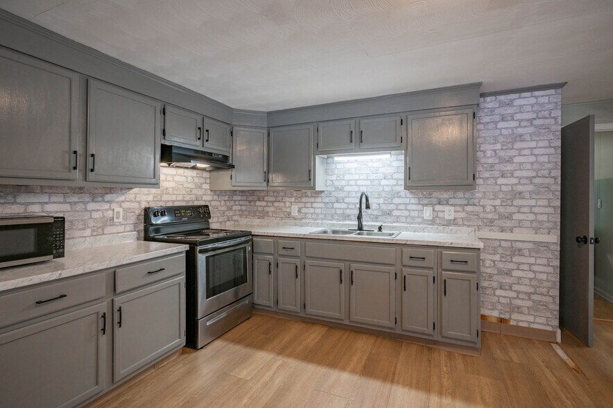 More Photos Of 944 Gibbons Hwy, Wilton Restaurant For Sale