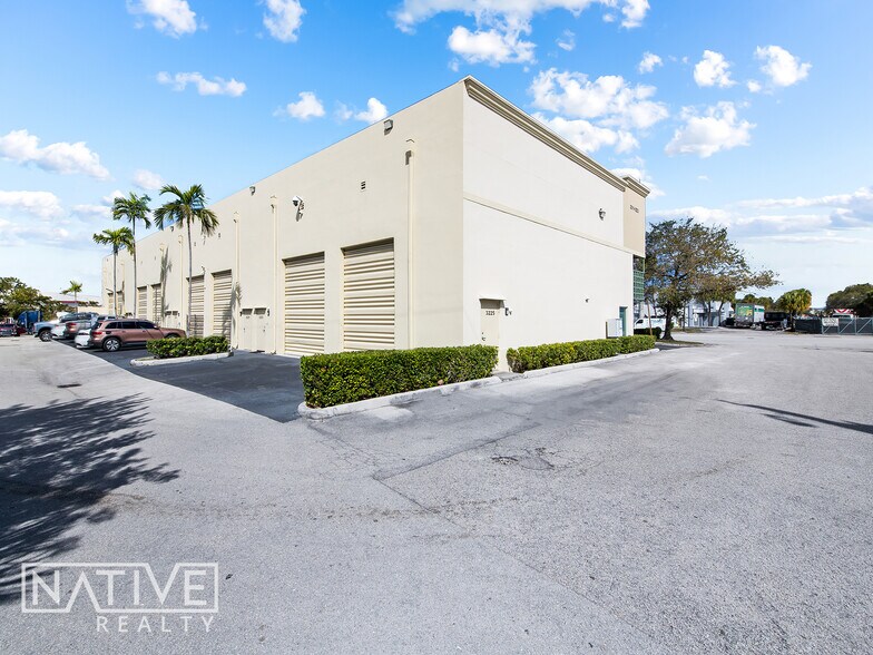 More Photos Of 3211-3225 S Andrews Ave, Fort Lauderdale Warehouse For Sale