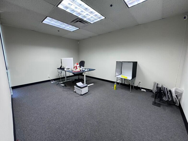 More Photos Of 555 W Lambert Rd, Brea Warehouse For Lease