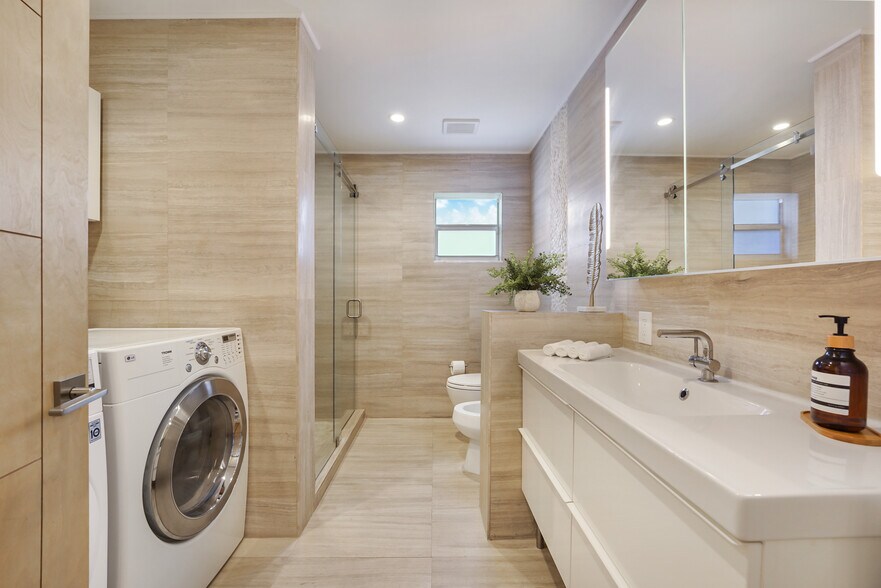 More Photos Of 5910 N Bayshore Dr, Miami Specialty For Sale