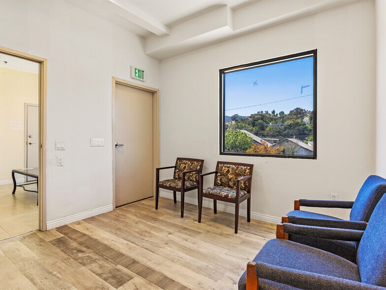 More Photos Of 7335-7341 Foothill Blvd, Tujunga Light Manufacturing For Sale