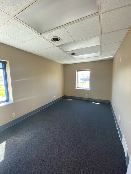 More Photos Of 1890 Northwest Blvd, Columbus Office For Lease