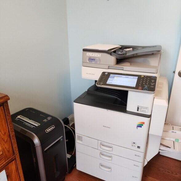 More Photos Of 321 Jefferson St, Algonquin Office Residential For Lease