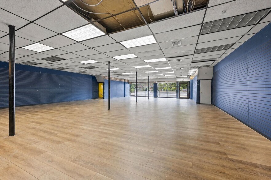 More Photos Of 5 Northern Blvd, Great Neck Apartments For Lease