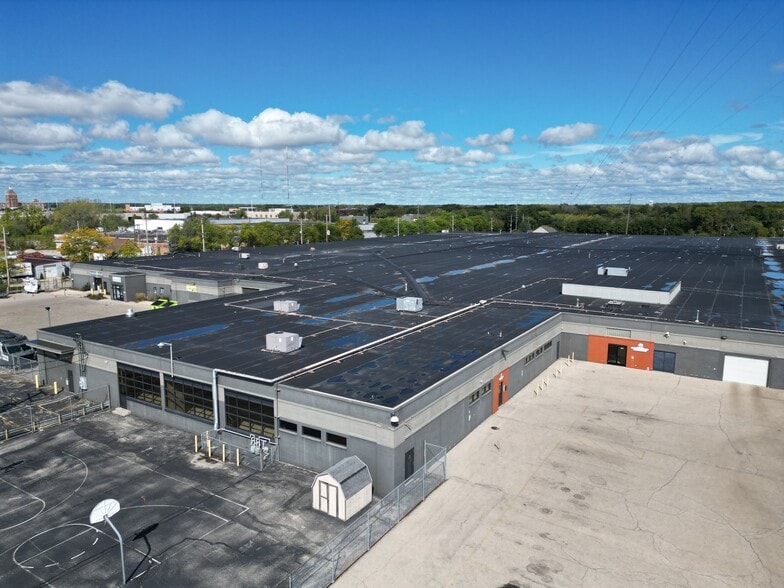 More Photos Of 4200 N Holton St, Milwaukee Warehouse For Lease