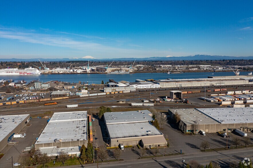 More Photos Of 4322-4338 NW Yeon Ave, Portland Warehouse For Lease