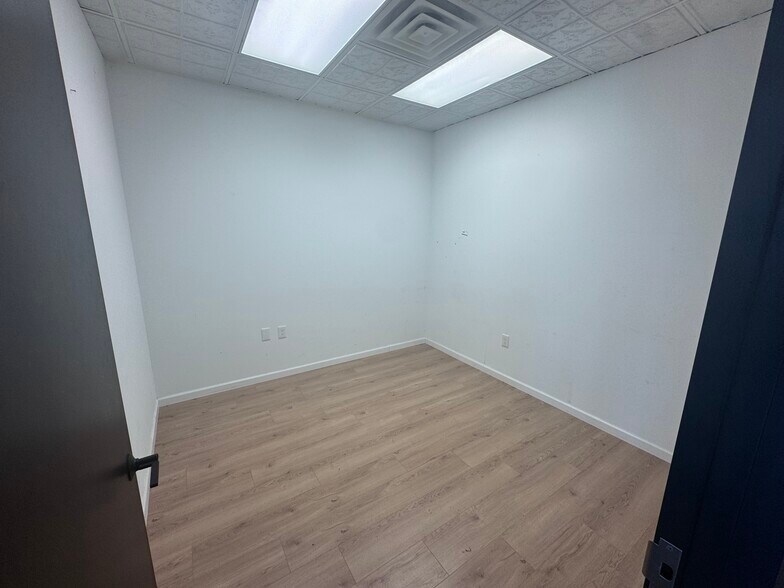 More Photos Of 3511 N Loop 336 E, Conroe Warehouse For Lease