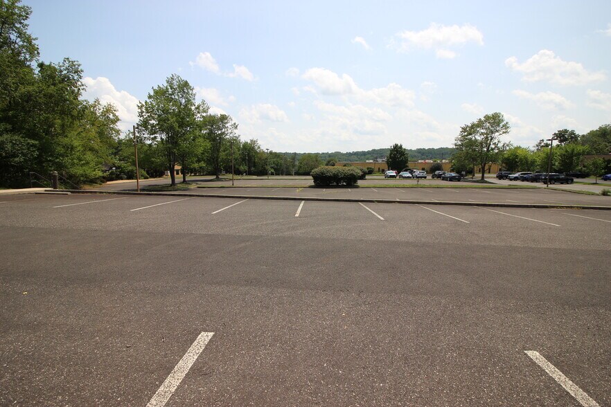 More Photos Of 455 Maryland Dr, Fort Washington Light Manufacturing For Sale