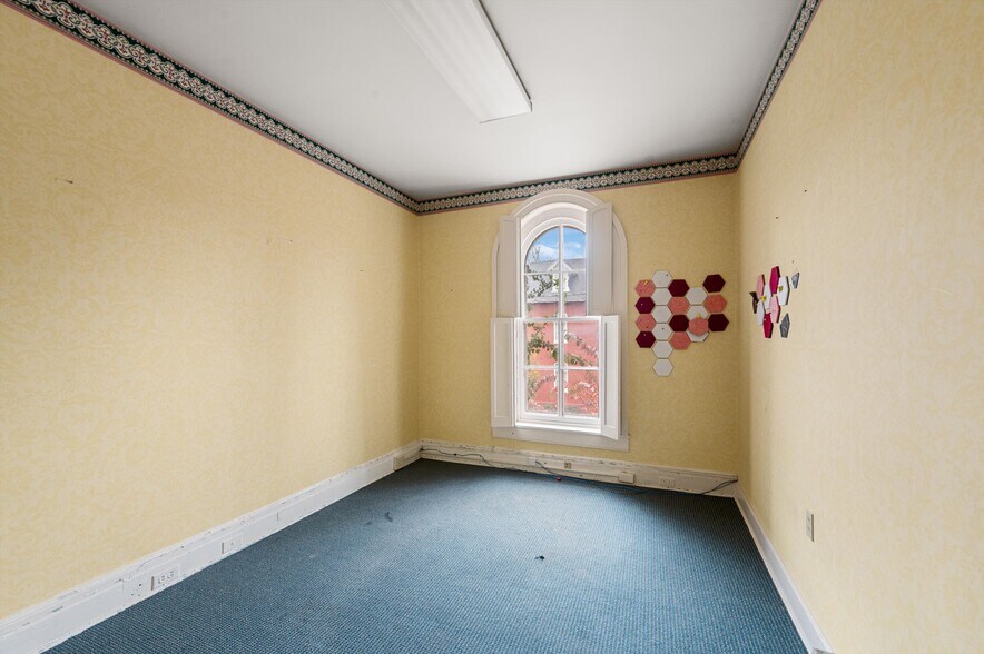 More Photos Of 230 W Boscawen St, Winchester Office Residential For Sale