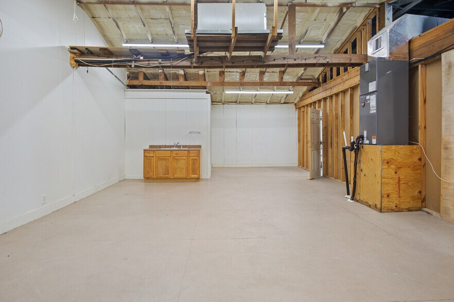 More Photos Of 990 Alma Rd, Crystal Beach Office For Sale