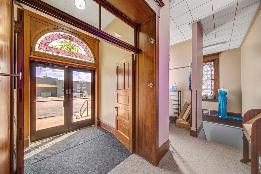 More Photos Of 2001 10th St, Emmetsburg General Retail For Sale