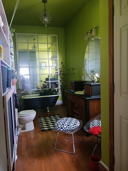 More Photos Of 106 W Anderson St, Selma Storefront Retail Residential For Sale