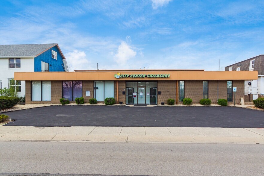 More Photos Of 3719 Broadway, Grove City Flex For Lease