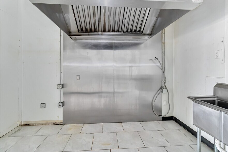 More Photos Of 2808 E Osceola Pky, Kissimmee Storefront Retail Office For Lease