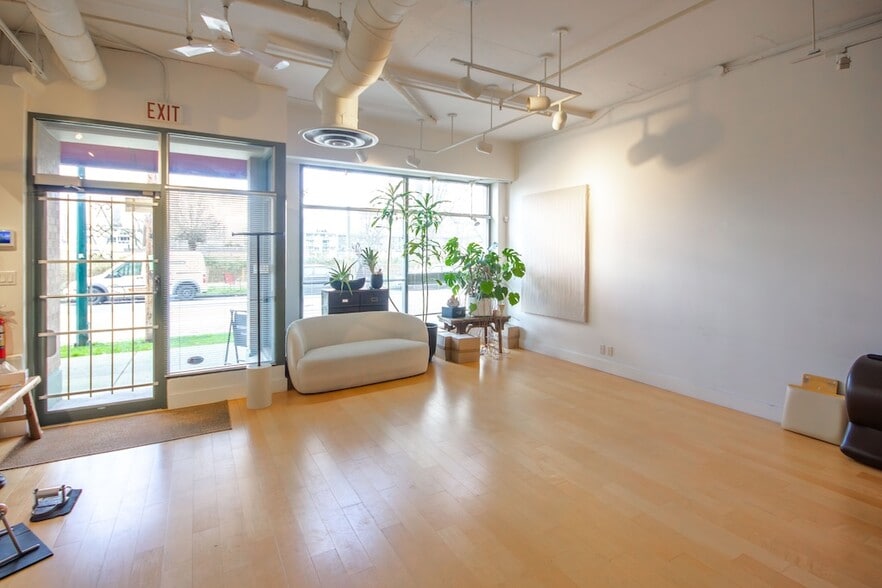 More Photos Of 1672 6th Av W, Vancouver Storefront Retail Residential For Sale