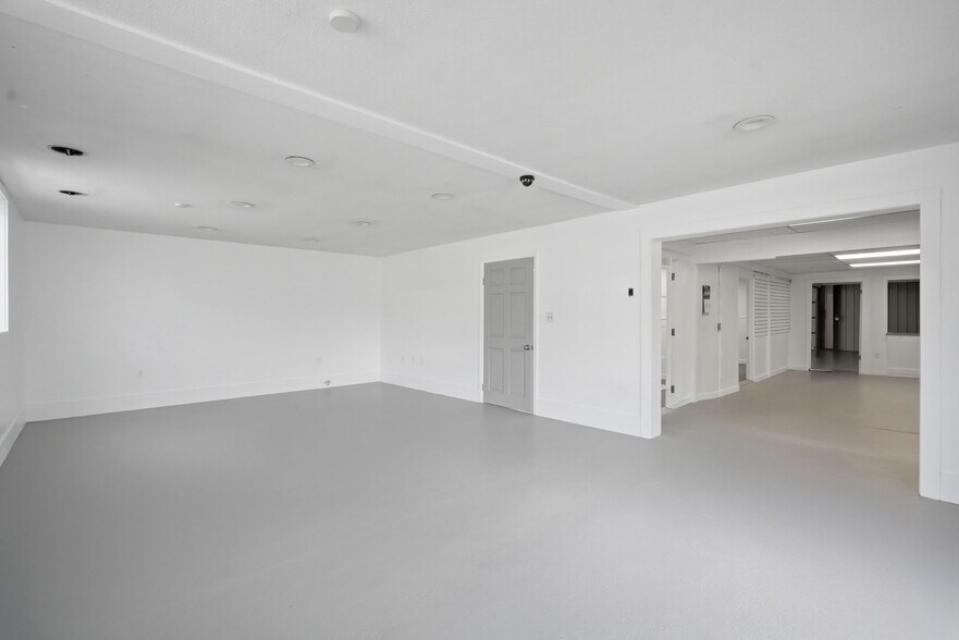 More Photos Of 14 Easthampton Rd, Northampton Warehouse For Lease