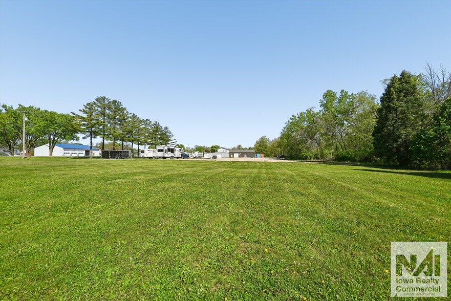 More Photos Of 520 Franklin St, Center Point Industrial For Sale