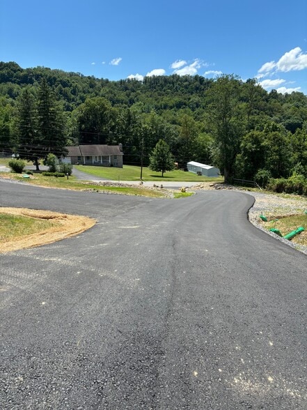 More Photos Of 8,18 Juneau Ln, Morgantown Light Distribution For Lease