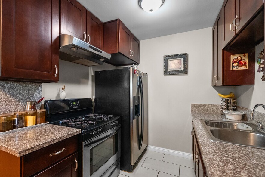 More Photos Of 6661 Wilkinson Ave, North Hollywood Apartments For Sale