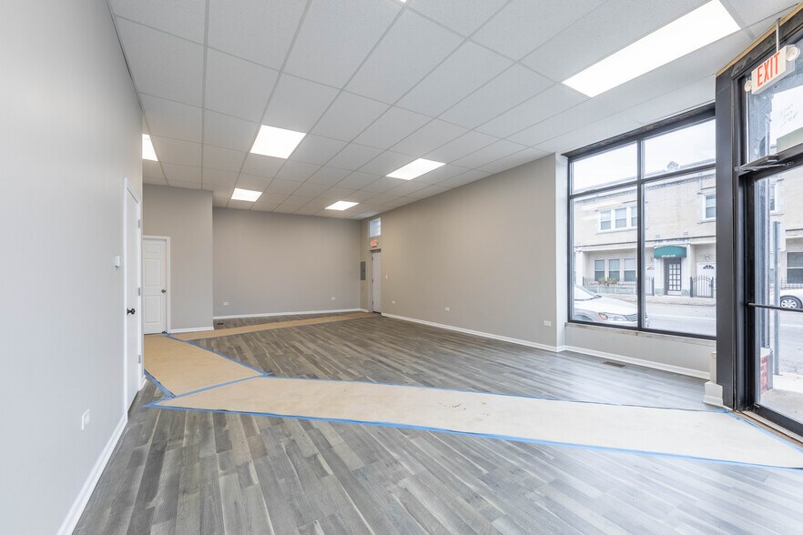 More Photos Of 1547 S Oak Park Ave, Berwyn Storefront Retail Residential For Lease