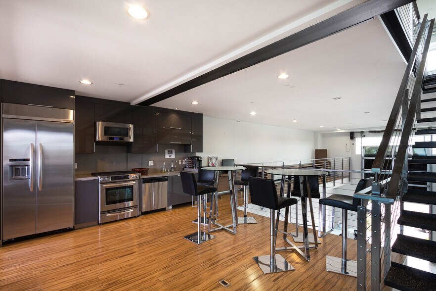 More Photos Of 215-237 California St, El Segundo Loft Creative Space For Lease