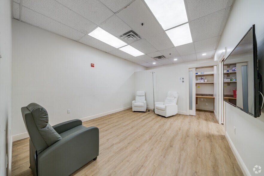 More Photos Of 5975 Sunset Dr, Miami Medical For Lease