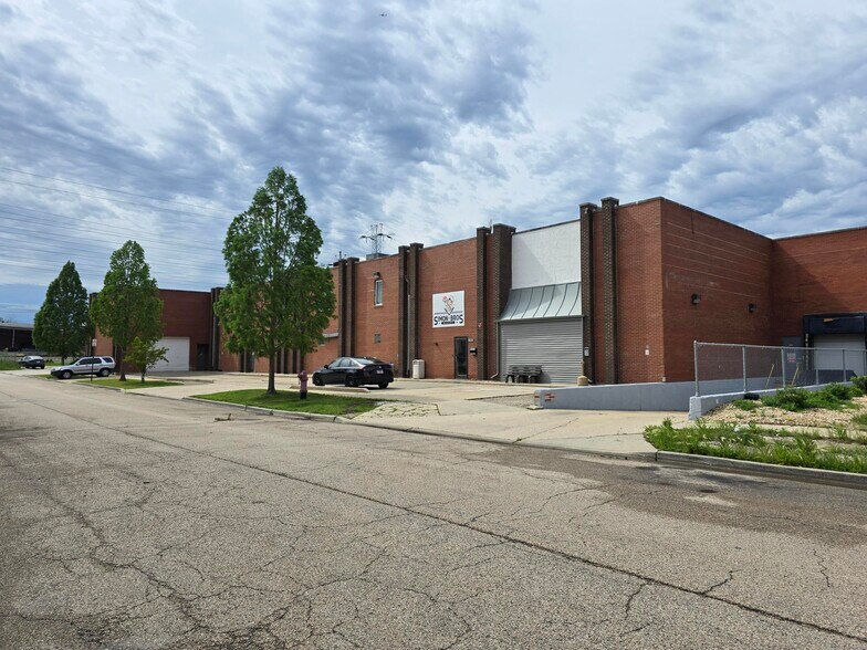 More Photos Of 4820 Washington St, Skokie Warehouse For Sale