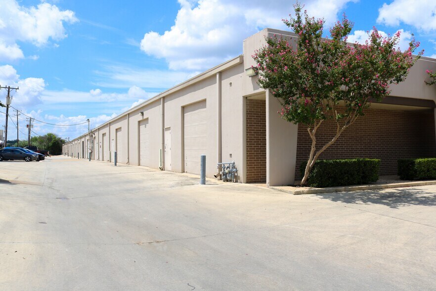 More Photos Of 431 Isom Rd, San Antonio Unknown For Lease