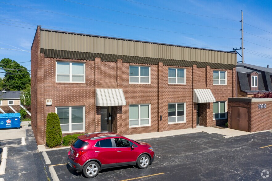 Primary Photo Of 10610 S Cicero Ave, Oak Lawn Office For Lease