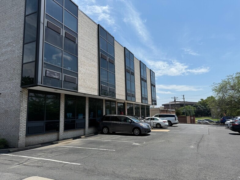 More Photos Of 4810 Beauregard St, Alexandria Office For Sale