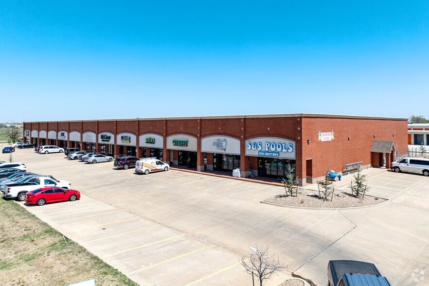 More Photos Of 1700-1704 S Broadway St, Moore General Retail For Lease