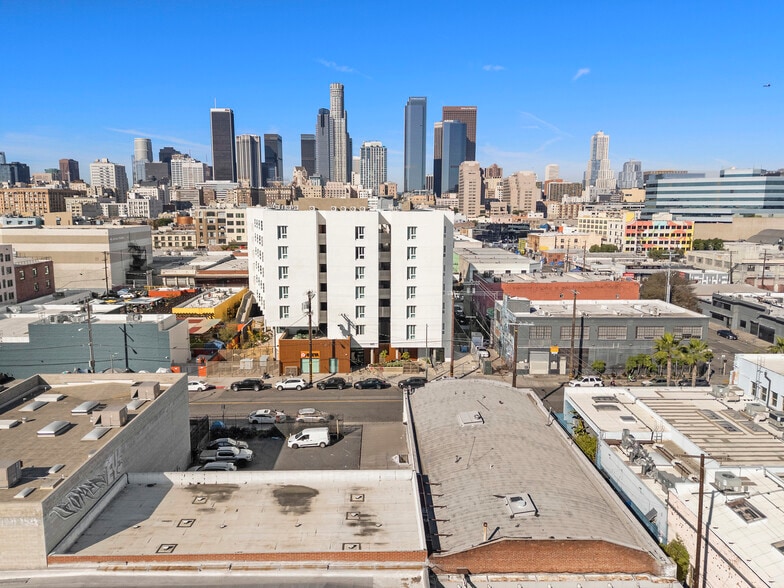 Primary Photo Of 410-414 Towne Ave, Los Angeles Warehouse For Sale