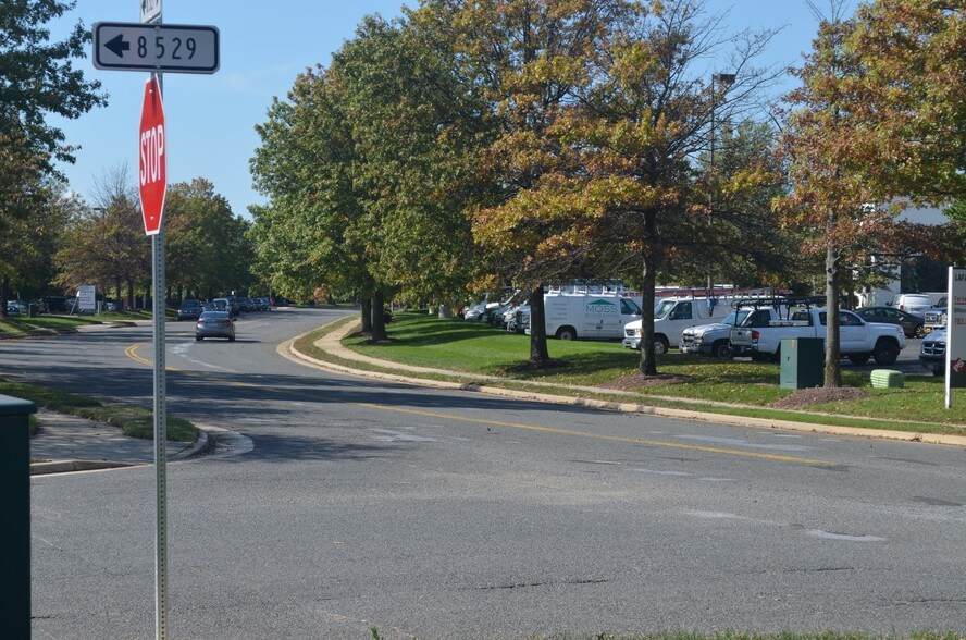 More Photos Of 4170 Lafayette Center Dr, Chantilly Light Distribution For Sale