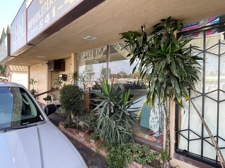 More Photos Of 1854 W 17th St, Santa Ana Freestanding For Sale
