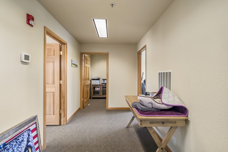 More Photos Of 376 SW Bluff Dr, Bend Office For Lease