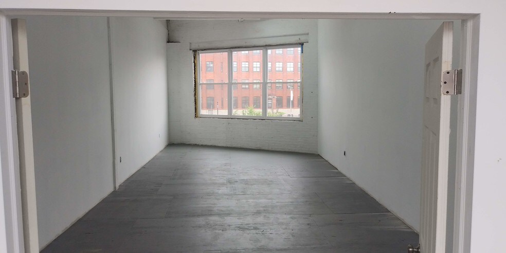 More Photos Of 60 Dickerson St, Newark Light Manufacturing For Lease