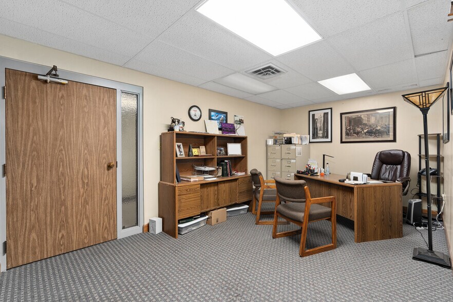 More Photos Of 822-826 S Hastings Way, Eau Claire Medical For Sale