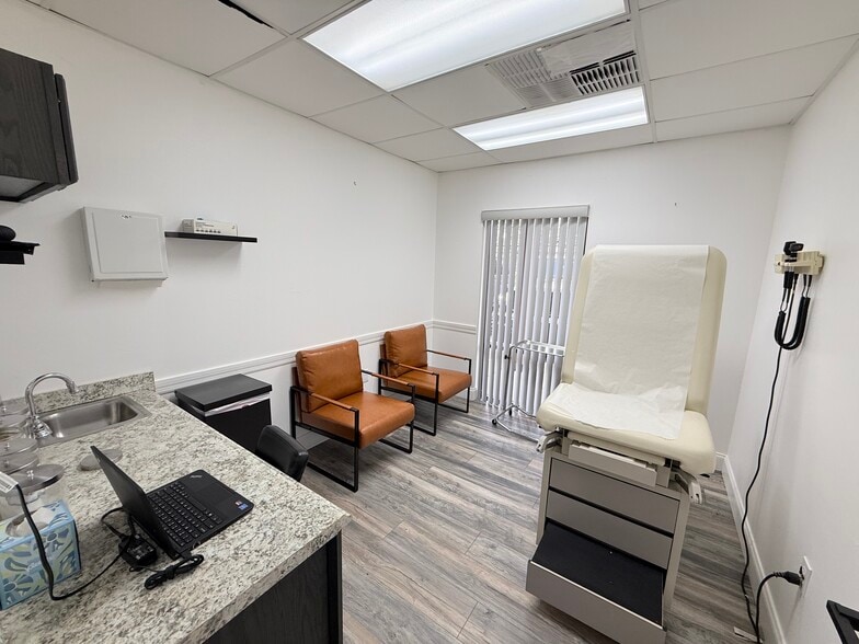 More Photos Of 6725 Cedarridge Dr, Zephyrhills Medical For Lease