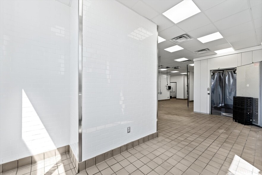 More Photos Of 5520-5564 Woodward Ave, Detroit Freestanding For Lease