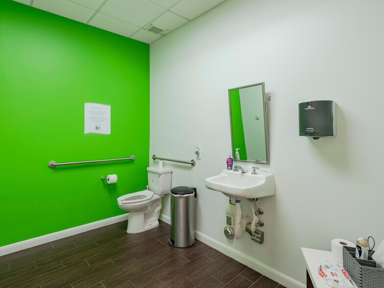 More Photos Of 45-47 NE 36th St, Miami Freestanding For Sale