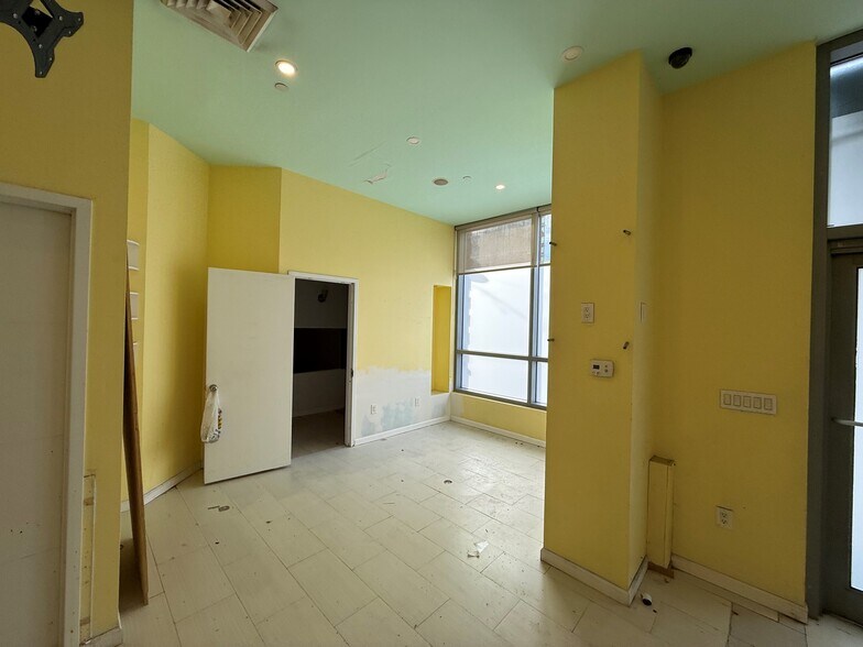 More Photos Of 455 Main St, New York Apartments For Lease