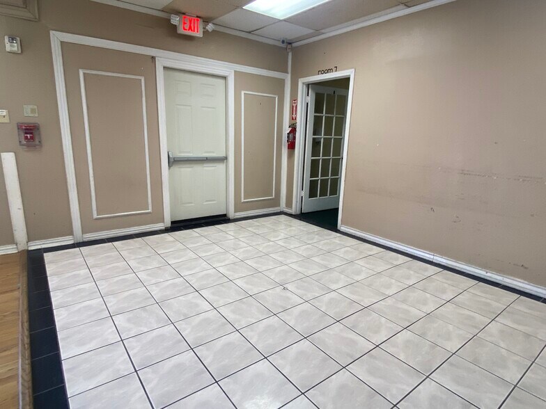 More Photos Of 111 W 5th St, Tyler Loft Creative Space For Lease