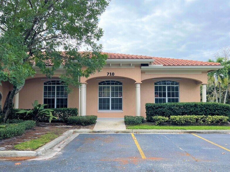 More Photos Of 710 SE Ocean Blvd, Stuart Office For Lease