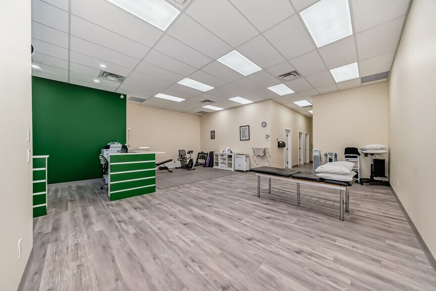 More Photos Of 2255 32 St NE, Calgary Storefront Retail Office For Lease